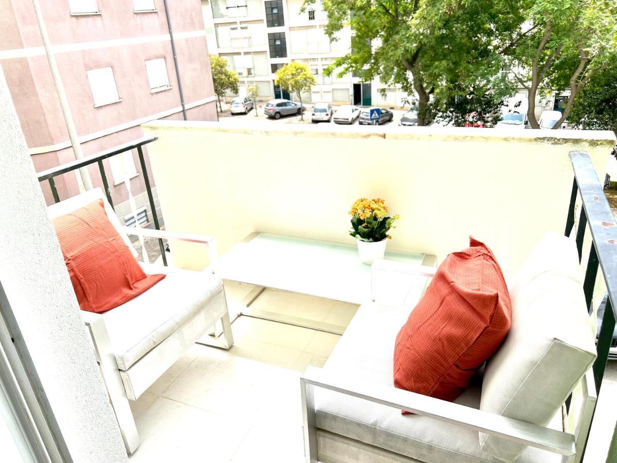 Almada Big Flat Next To Lisbon And Caparica Beach Ngoại thất bức ảnh