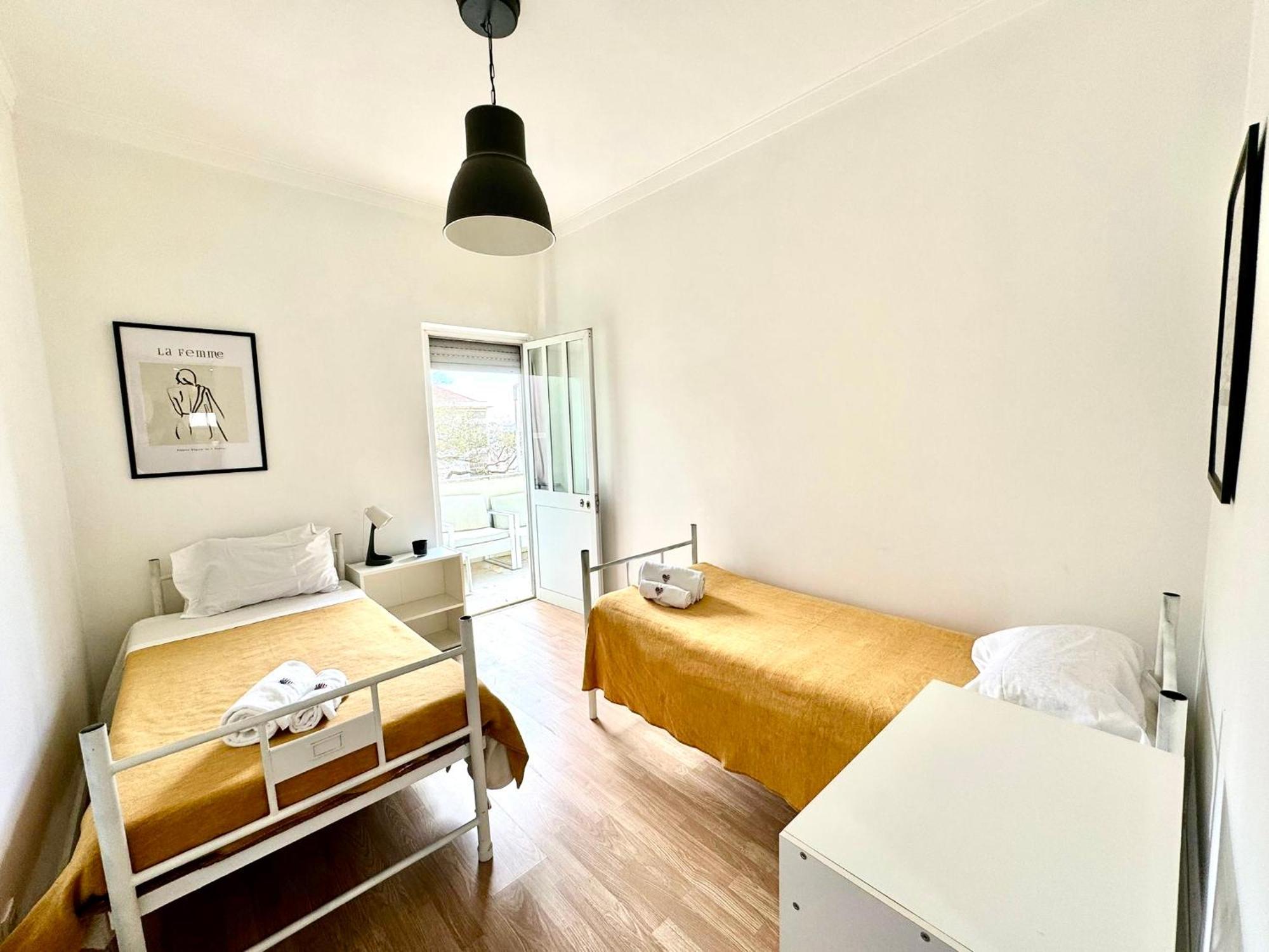 Almada Big Flat Next To Lisbon And Caparica Beach Ngoại thất bức ảnh