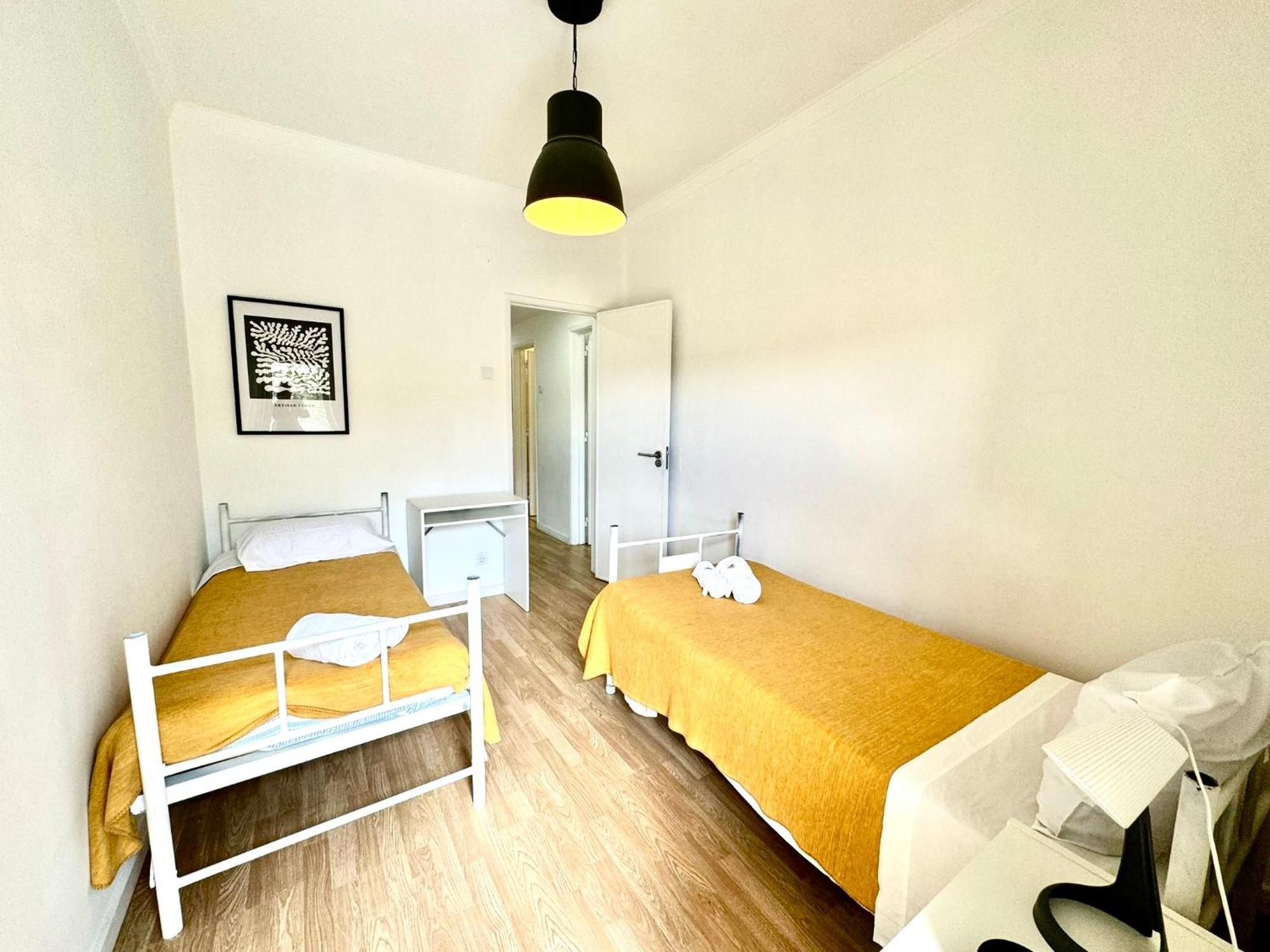 Almada Big Flat Next To Lisbon And Caparica Beach Ngoại thất bức ảnh