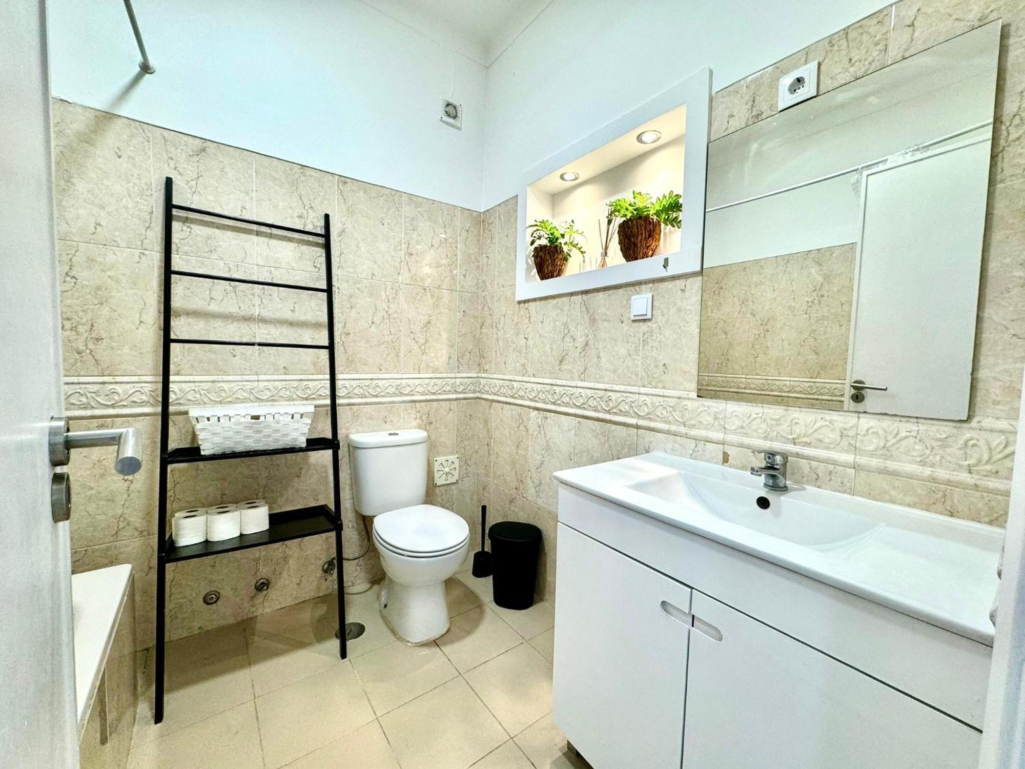 Almada Big Flat Next To Lisbon And Caparica Beach Ngoại thất bức ảnh