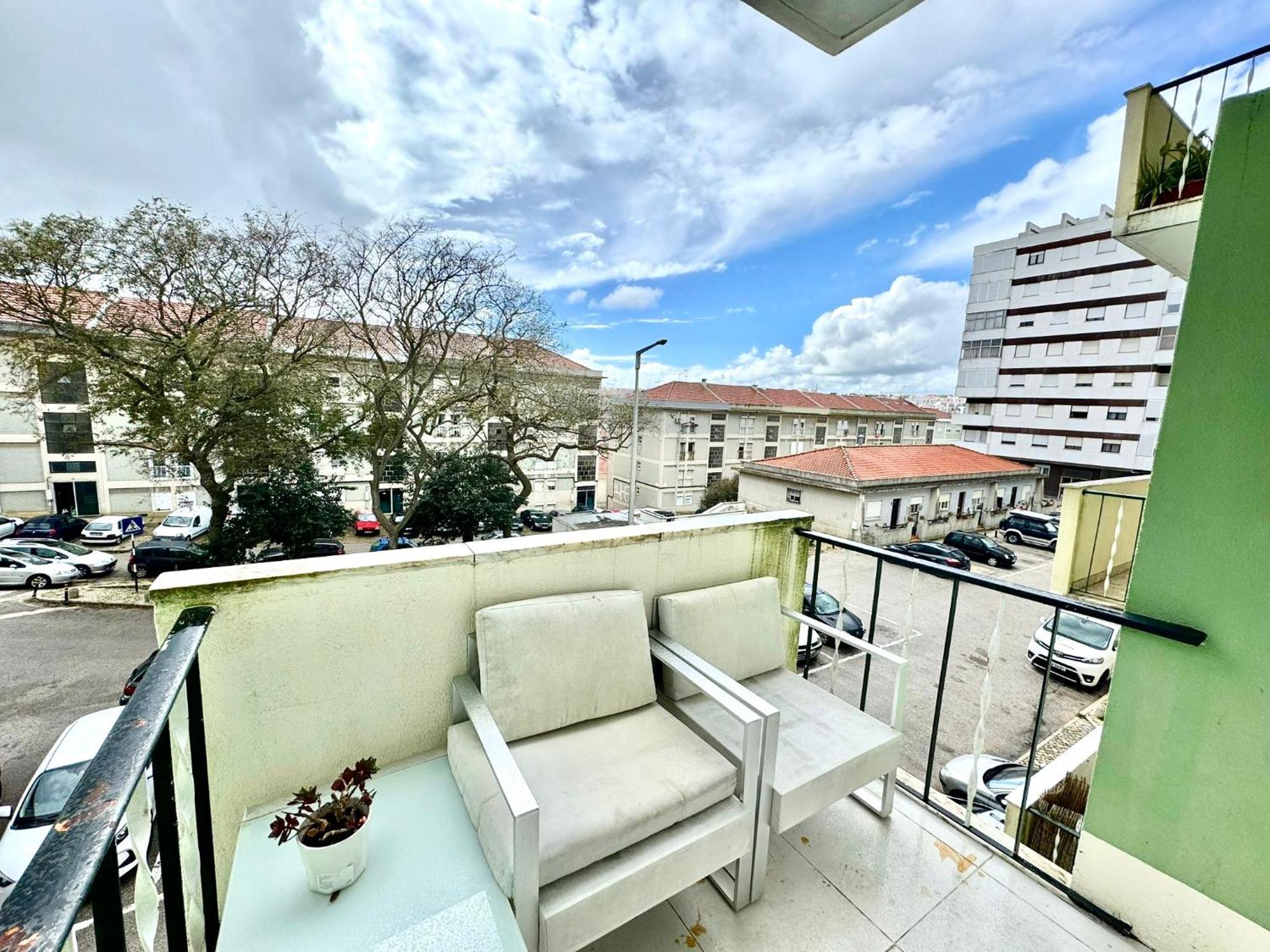 Almada Big Flat Next To Lisbon And Caparica Beach Ngoại thất bức ảnh